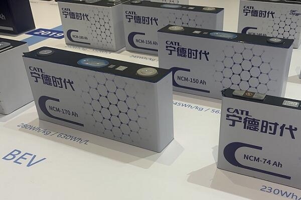 前10月全球動力電池裝車量超390GWh：比亞迪或?qū)ⅰ胺礆ⅰ盠G新能源