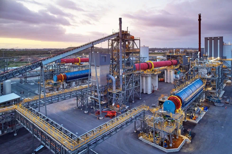 千億鋰礦公司參與造車!擬1.5億美元入股吉利、奔馳合資車企