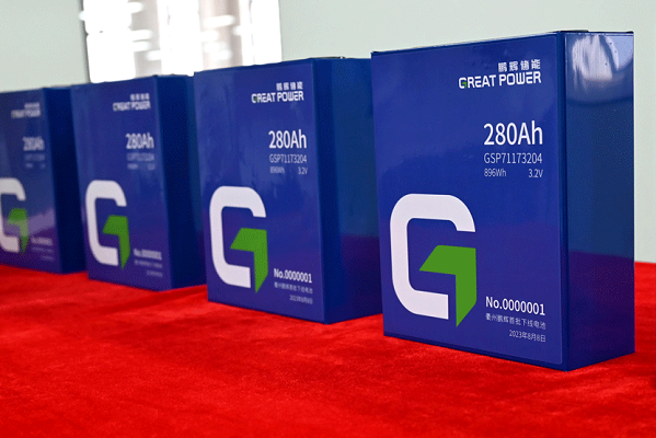 總投資135億元！鵬輝能源衢州儲能電池項目首批產品下線