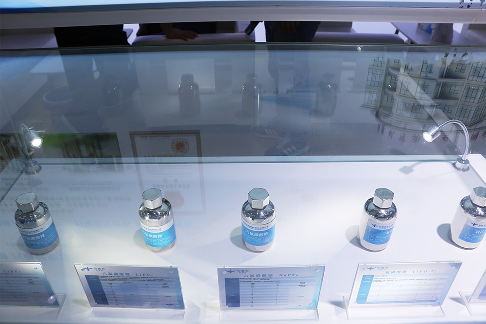 【電解液周報】9-10月全國電解液產量達20萬噸！六氟磷酸鋰低價持續刷新