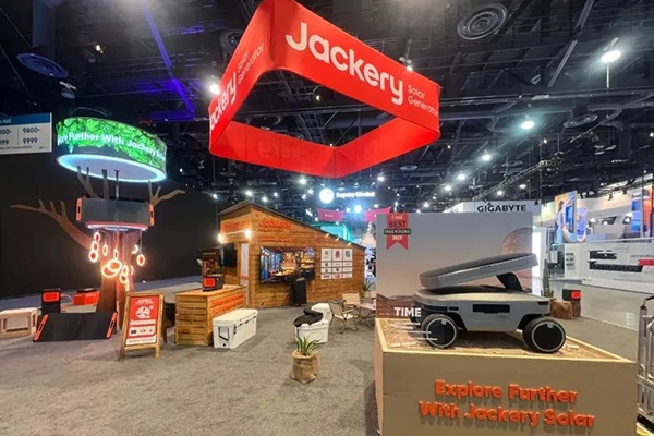 重新定義光充戶(hù)外電源概念！華寶新能光充火星機(jī)器人開(kāi)年首秀