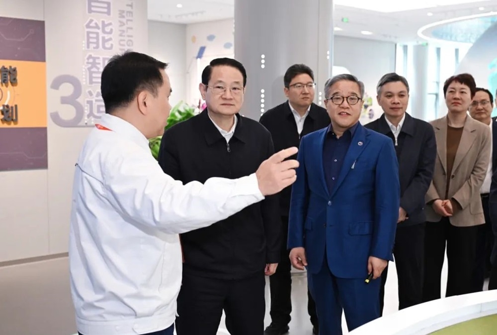 浙江省委書記易煉紅調(diào)研萬向創(chuàng)新聚能城:鼓勵(lì)發(fā)展新質(zhì)生產(chǎn)力 把美好藍(lán)圖變?yōu)楝F(xiàn)實(shí)
