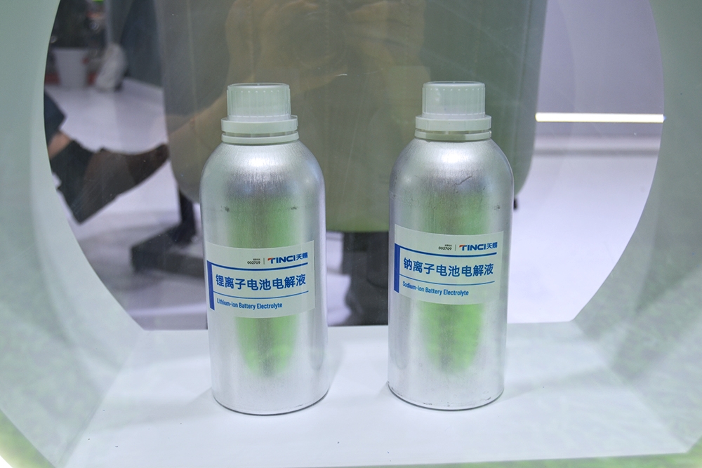 【電解液周報】兩大年產20萬噸電解液項目投產！6月中國電解液產量近11萬噸