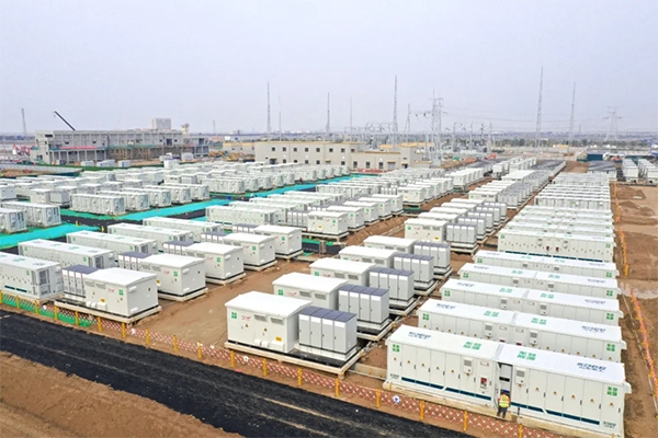 采用磷酸鐵鋰電池！山東東營17億元集中式儲能項目一期并網(wǎng)投運
