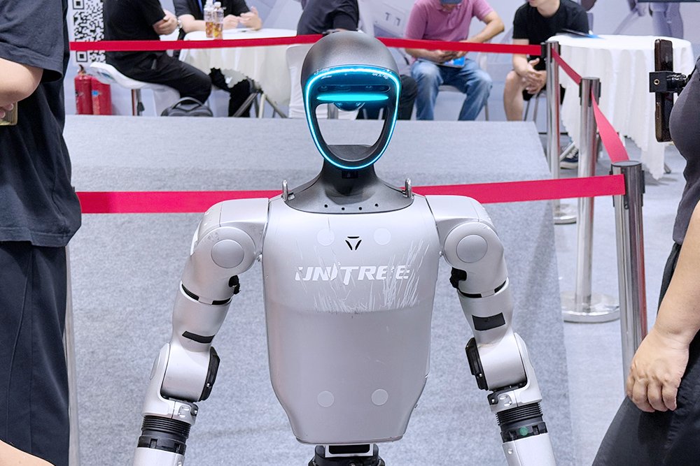 人形機(jī)器人萬(wàn)億市場(chǎng)爆發(fā)前夕，為什么說(shuō)“得電池者得天下”？