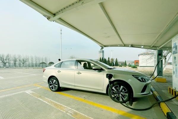 8月新能源乘用車批發銷量超128.2萬輛 廠商出口20.4萬輛