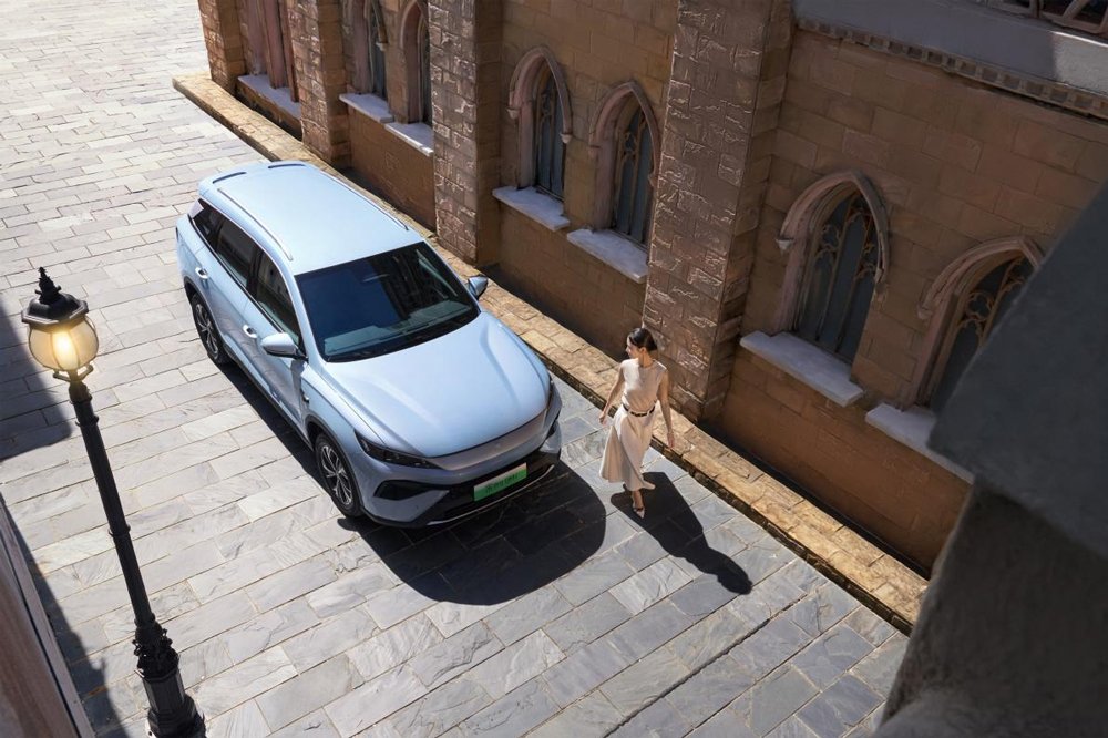 9.98萬起，2026款宋L DM-i上市，純電續(xù)航200km，標(biāo)配云輦C！