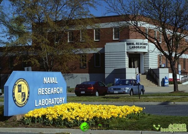 美國海軍研究實驗室(NRL)的科學家們日前成功發現了一項具有突破性意義的新方法,可以讓太陽能電池在水下高效作業。