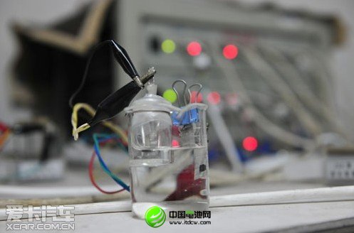 復旦研發新型水鋰電池：充電10秒 能跑400公里