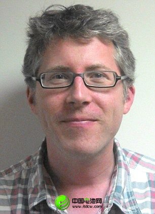 湯姆-克拉克博士正在東安格利亞大學進行研究的希瓦氏菌