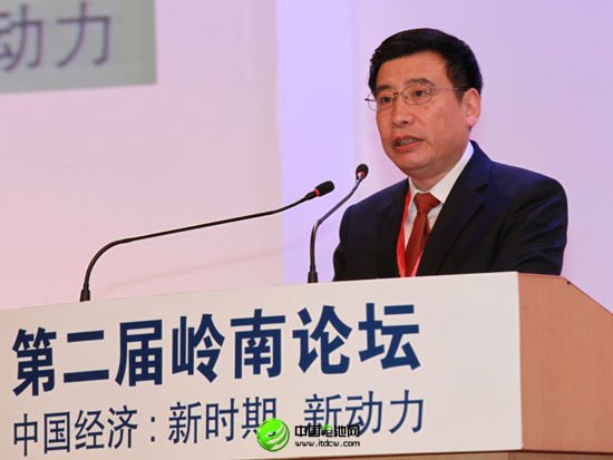 “第二屆嶺南論壇”于2013年3月31日在廣州舉行。上圖為工業和信息化部部長、黨組書記苗圩。(圖片來源：新浪財經 梁斌 攝)