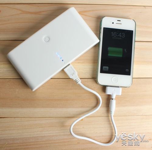 實(shí)際上，每次充電3個(gè)小時(shí)左右，僅能充4到5次。由此可見，產(chǎn)品嚴(yán)重虛標(biāo)。