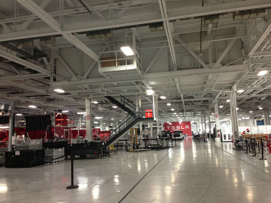 獨家探訪Tesla工廠：未來是電動時代