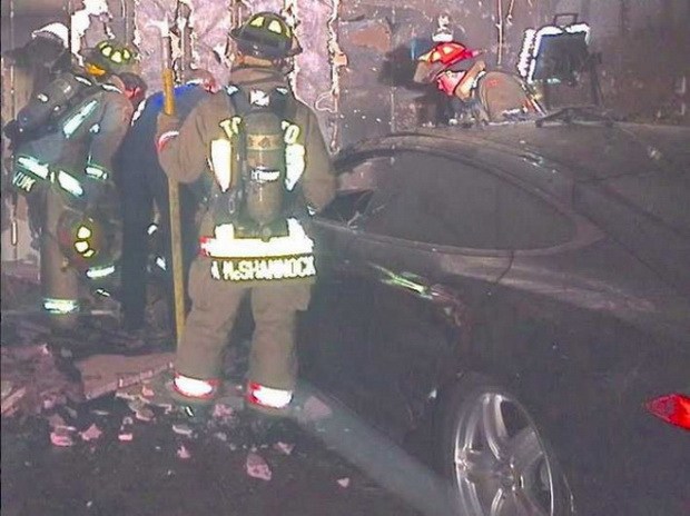 特斯拉MODEL S再曝自燃 停車時著火