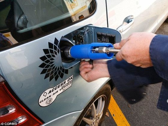 韓國科學(xué)家希望用人尿發(fā)電，然后供給汽車、住宅和城市使用。他們計劃用天然存在于人尿中的碳取代燃料電池內(nèi)昂貴的鉑。照片展示了一輛燃料電池汽車。這輛汽車和該項(xiàng)目無關(guān)，但有朝一日可能從這項(xiàng)技術(shù)中獲益。