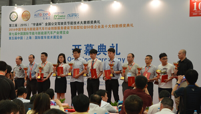 珠海銀隆閃耀上海國際客車技術展 獲“新能源客車創(chuàng)新型先進企業(yè)”