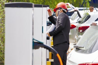 青海制造:全球知名鋰電池品牌紛紛供應商落戶 青海制造:全球知名鋰電池品牌紛紛供應商落戶