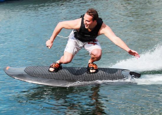 Radinn電動滑水板:帶你盡情“水上漂” Radinn電動滑水板:帶你盡情“水上漂”