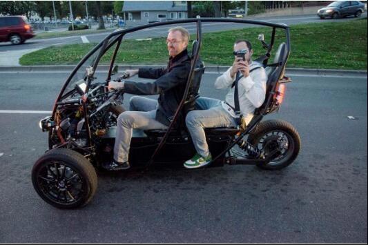 生產廉價電動汽車的關鍵：去掉方向盤