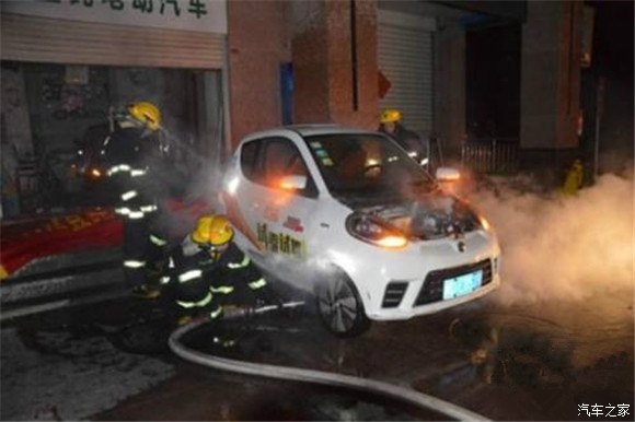 疑似知豆電動(dòng)車自燃凸顯低速電動(dòng)車危機(jī)0