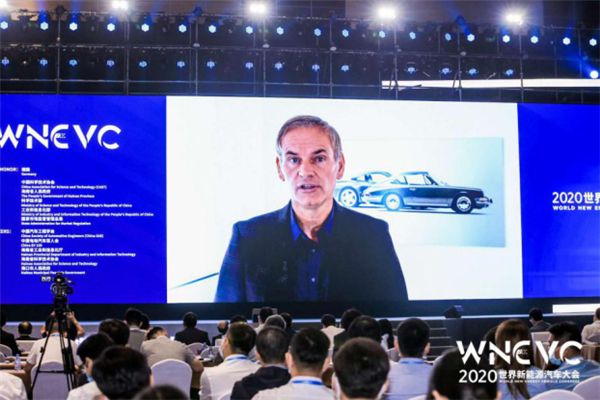 保時(shí)捷全球執(zhí)行董事會(huì)主席奧博穆