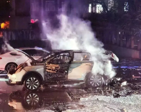 新能源汽車起火怎么辦？撲救規(guī)程來(lái)了