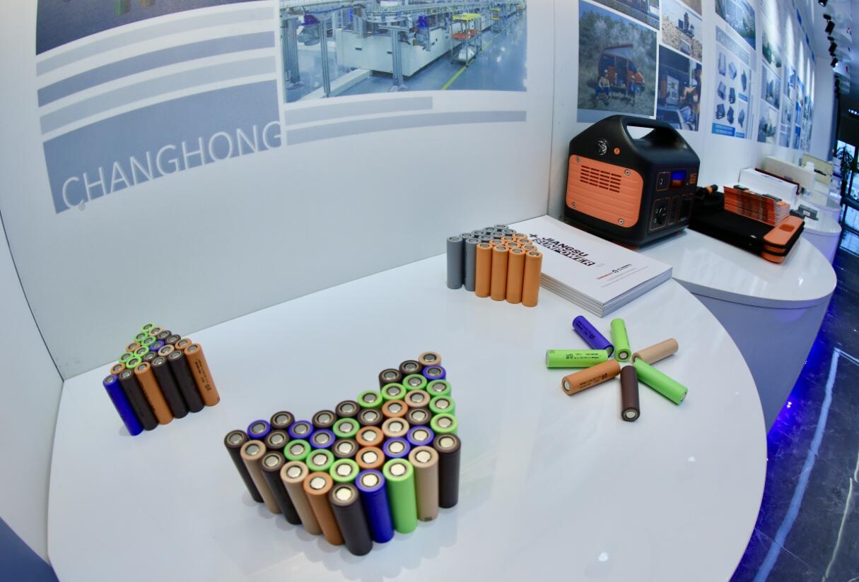 磷酸鐵鋰電池裝車量超六成 透露出行業怎樣的變局？