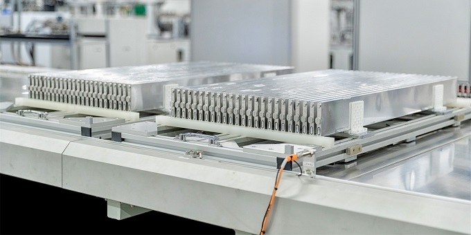 “油電之爭”進入關鍵年，電池價格還能降多少？