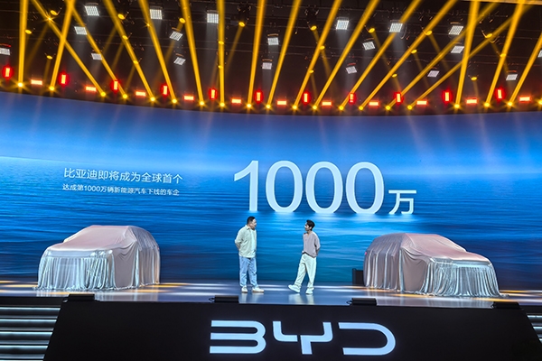 國(guó)民SUV雙車(chē)共舞！比亞迪距離第1000萬(wàn)輛新能源車(chē)下線不遠(yuǎn)了！