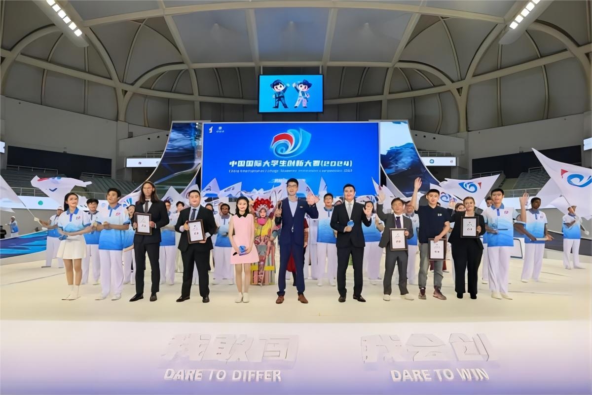 寧德時代過去十年內研發投入700億！曾毓群支招創新→