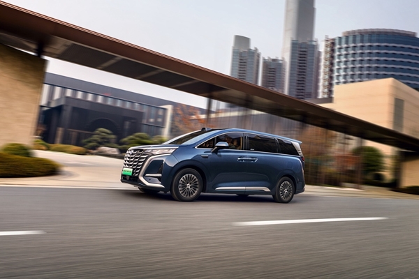 售價(jià)33.98萬元起！25款騰勢(shì)D9重磅上市，再立MPV 6大標(biāo)桿！