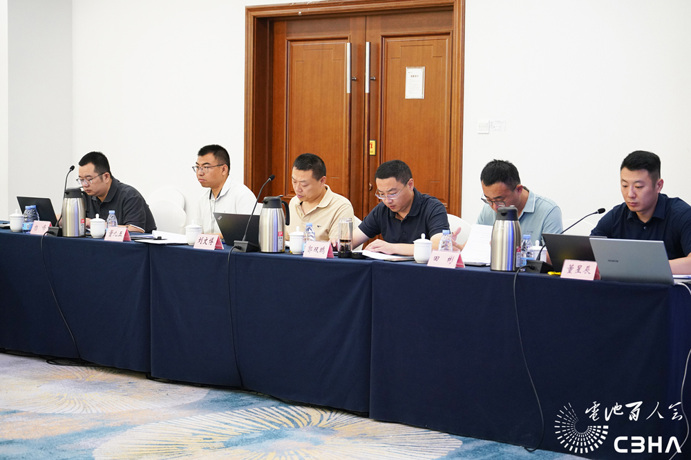 城市新能源公交車動力電池系統超保更換技術規范專家評審會在京圓滿舉行 城市新能源公交車動力電池系統超保更換技術規范專家評審會在京圓滿舉行