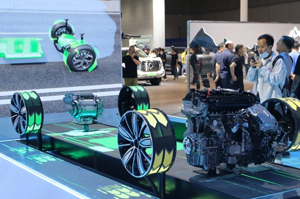 兩部門征求意見：輔助駕駛不能當自動駕駛！