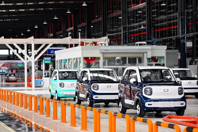 多領域頭部企業增資超85億 一汽奔騰將加速新能源轉型