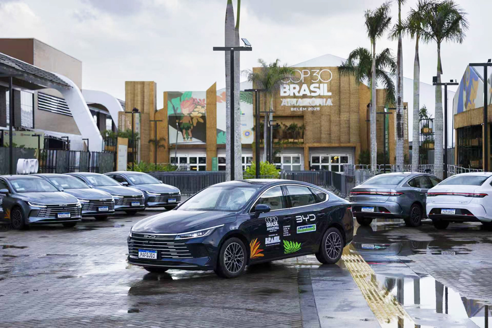 比亞迪第30屆聯(lián)合國氣候變化大會(huì)綠色車隊(duì)