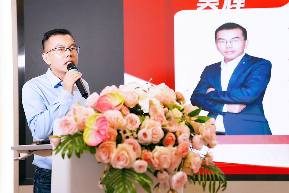 伊維經(jīng)濟(jì)研究院研究部總經(jīng)理/中國(guó)電池產(chǎn)業(yè)研究院院長(zhǎng)吳輝 伊維經(jīng)濟(jì)研究院研究部總經(jīng)理/中國(guó)電池產(chǎn)業(yè)研究院院長(zhǎng)吳輝