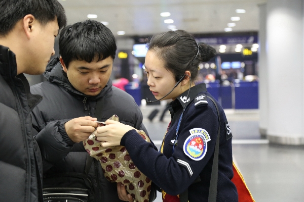 首都機(jī)場春運(yùn)扣留百余移動(dòng)電源 超標(biāo)品種無法托運(yùn)