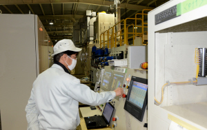 湖南中鋰濕法鋰電池隔膜項(xiàng)目投產(chǎn) 年產(chǎn)能力2萬平米