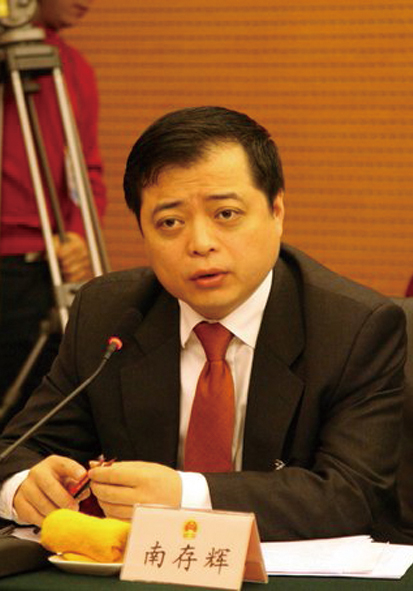 政協(xié)常委南存輝：對家庭用戶分布式光伏電站進行補貼