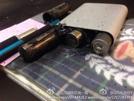 網友微博曝小米移動電源半夜自燃 滅火及時