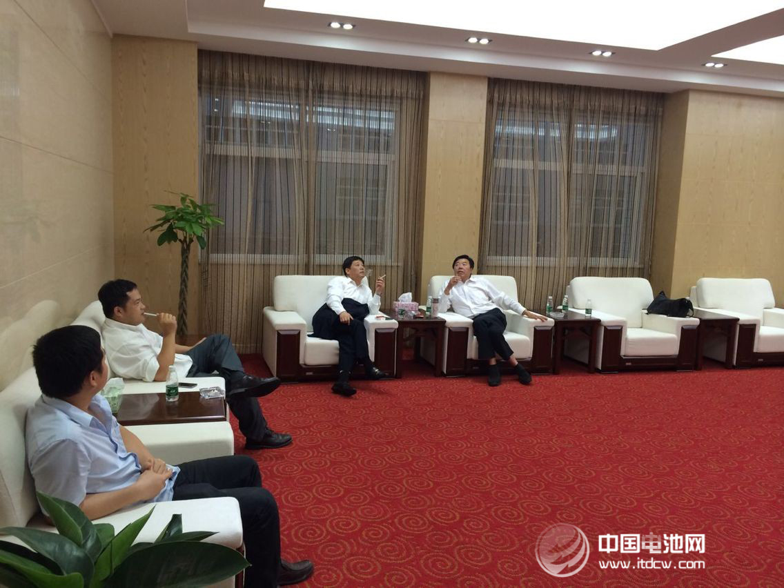 湖南中鋰新材料:60多家代表參觀濕法隔膜生產(chǎn)線 湖南中鋰新材料:60多家代表參觀濕法隔膜生產(chǎn)線