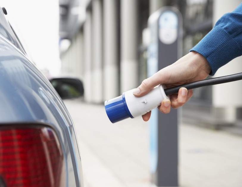 充換電設施市場放開 電動汽車動力十足