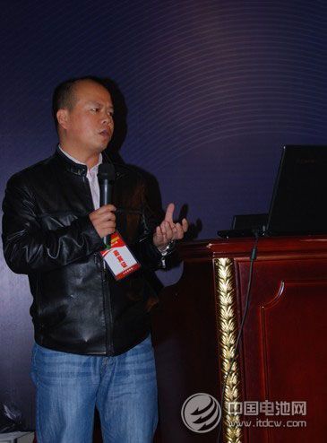 中國科學(xué)院成都有機(jī)化學(xué)研究所博士、成都興能新材料有限公司技術(shù)總監(jiān)范未峰。