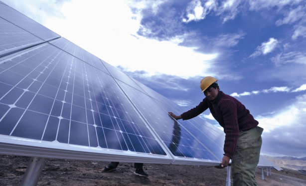 湖北首座漁光互補光伏電站并網(wǎng)發(fā)電 湖北首座漁光互補光伏電站并網(wǎng)發(fā)電