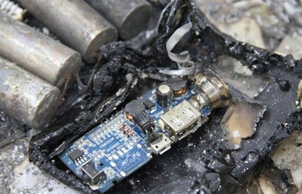 攜帶移動(dòng)電源上飛機(jī) 先了解安全問(wèn)題與規(guī)定 攜帶移動(dòng)電源上飛機(jī) 先了解安全問(wèn)題與規(guī)定