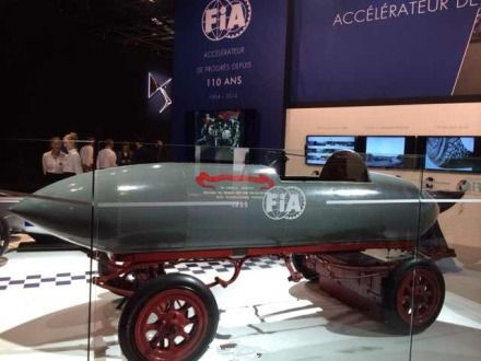 巴黎驚現(xiàn)世界上首輛時(shí)速超過百公里電動(dòng)汽車