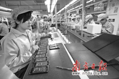 2013年東莞智能手機產量超2億臺 產值達1400億元 2013年東莞智能手機產量超2億臺 產值達1400億元