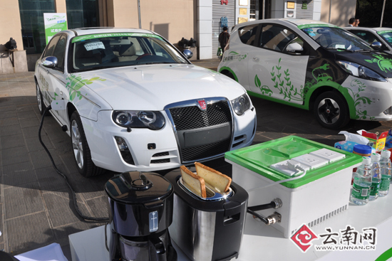 昆明市民現(xiàn)場(chǎng)了解新能源汽車(chē)