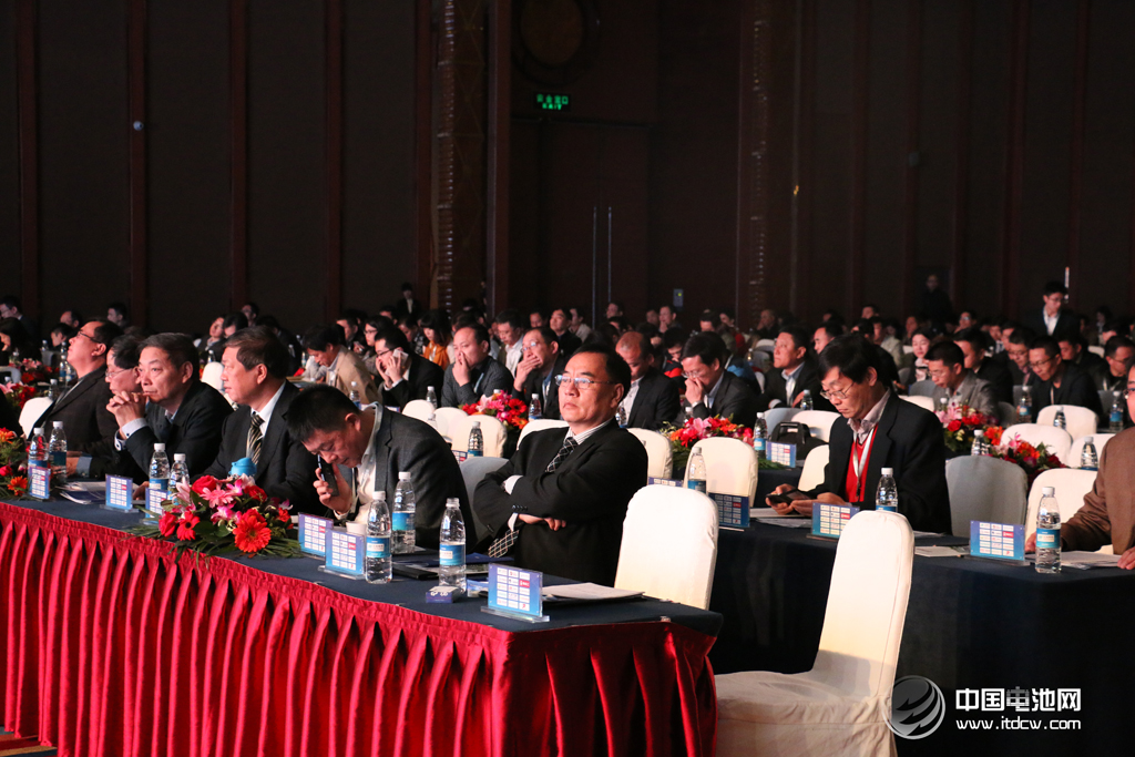 河北構建綠色公交體系 今明兩年推廣5715輛新能源車 