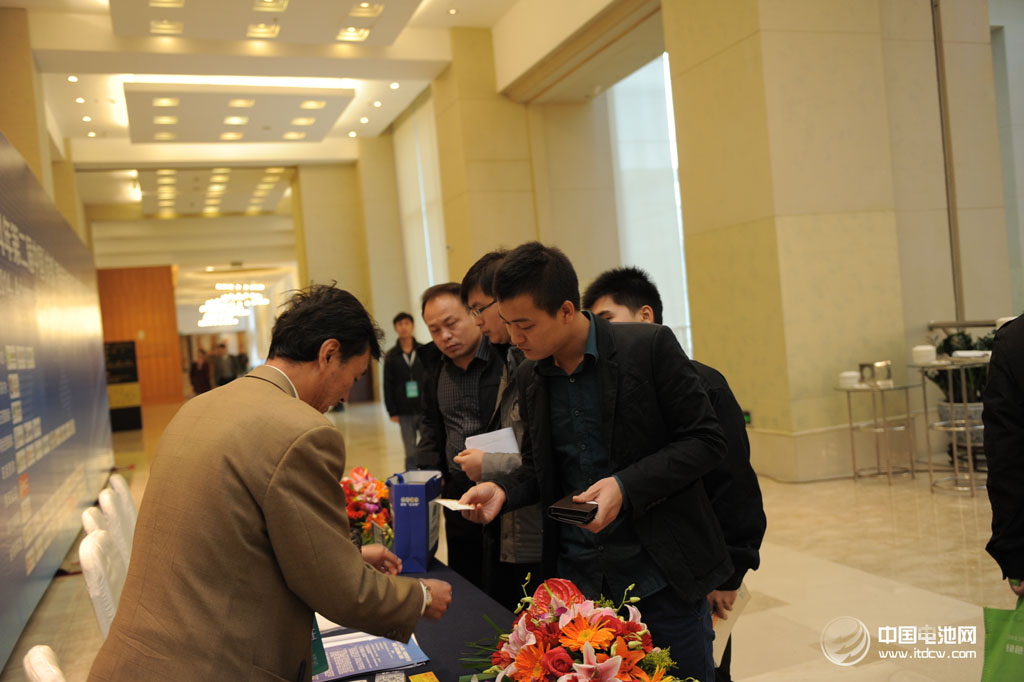 2014年第二屆中國(成都)鋰電新能源產(chǎn)業(yè)國際高峰論壇 2014年第二屆中國(成都)鋰電新能源產(chǎn)業(yè)國際高峰論壇